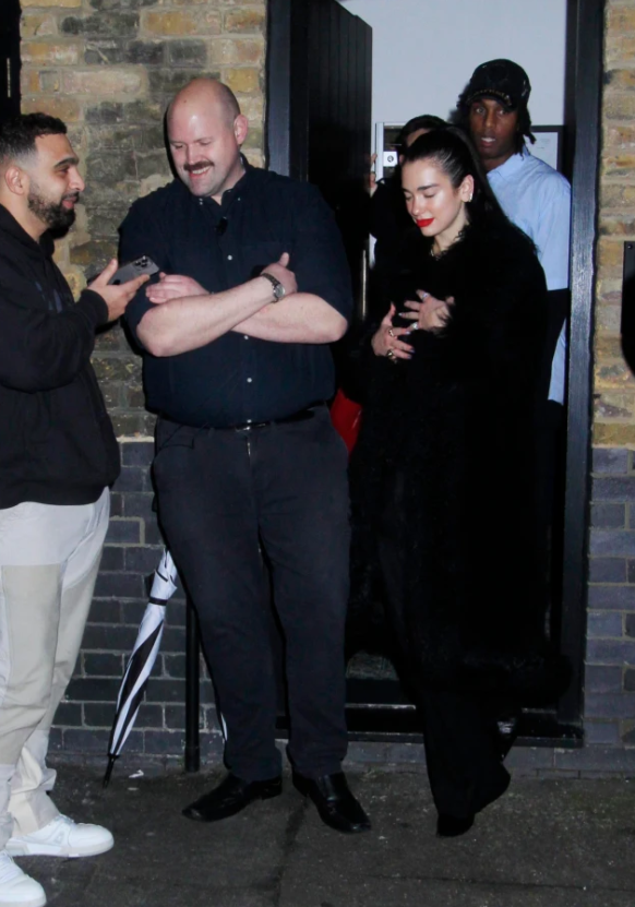 Dua Lipa ishte po ashtu e pranishme në “Chiltern Firehouse”